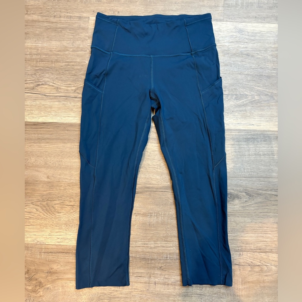 Lululemon Fast and Free crop leggings size 6 BLUE